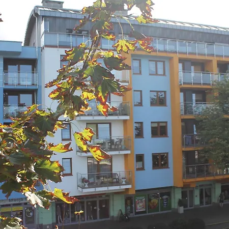 Konrad W Centrum 600 M Od Morza Kolobrzeg